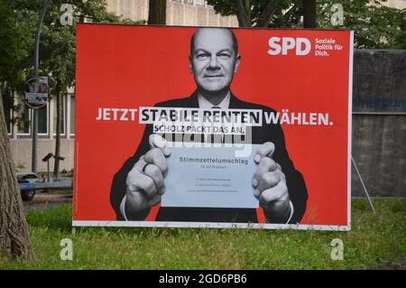 Wahlplakate in der Thielallee in Dahlem, Berlin, Deutschland - 10. August 2021. Stockfoto