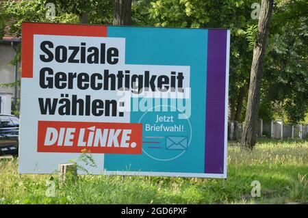 Wahlplakate in der Thielallee in Dahlem, Berlin, Deutschland - 10. August 2021. Stockfoto