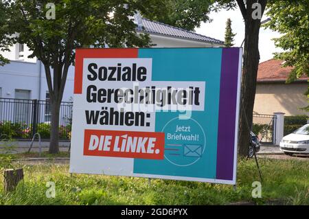 Wahlplakate in der Thielallee in Dahlem, Berlin, Deutschland - 10. August 2021. Stockfoto