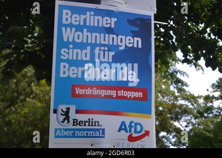 Wahlplakate in der Thielallee in Dahlem, Berlin, Deutschland - 10. August 2021. Stockfoto