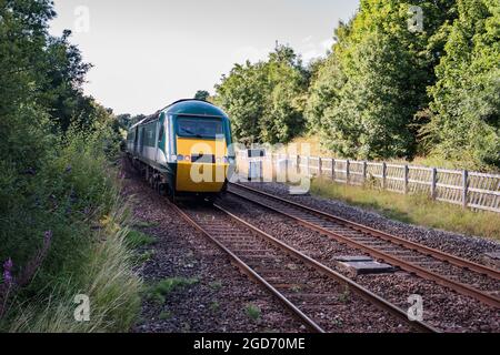 Der Staycation Express, der durch Long Preston fährt. North Yorkshire Stockfoto