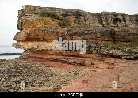 Am 119 2021. Juli besuchen Menschen Kefken Pink Rocks im Bezirk Kandira in Kocaeli, Türkei. Stockfoto