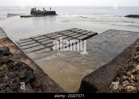 Am 119 2021. Juli besuchen Menschen Kefken Pink Rocks im Bezirk Kandira in Kocaeli, Türkei. Stockfoto