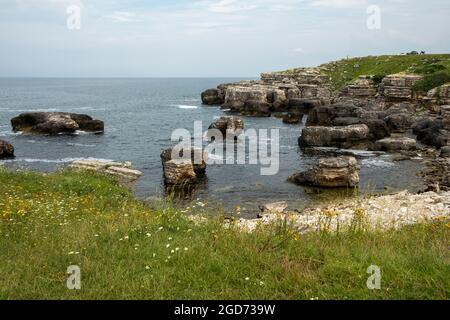 Verschiedene Felsstrukturen an den Ufern des kefken-Bezirks der Provinz Kocaeli. Stockfoto