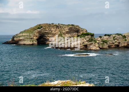Verschiedene Felsstrukturen an den Ufern des kefken-Bezirks der Provinz Kocaeli. Stockfoto