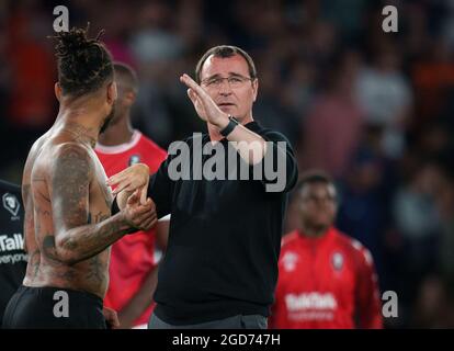 Derby, Großbritannien. August 2021. Gary Bowyer, Manager von Salford City, während des Carabao Cup-Spiels zwischen Derby County und Salford City am 10. August 2021 im iPro Stadium, Derby, England. Foto von Andy Rowland. Quelle: Prime Media Images/Alamy Live News Stockfoto