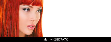 Haar Kupfer Farbe Modell Asian Rotschopf Frau mit gefärbtem Haar für Haarfärbung Schönheitssalon Konzept gefärbt. Panorama Banner weißer Hintergrund Stockfoto