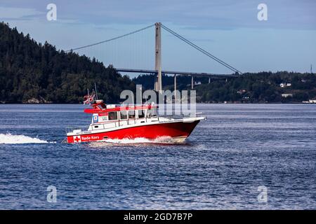 Red Cross SAR-Schiff Hordaland Røde Kors båten in Byfjorden, Bergen, Norwegen Stockfoto