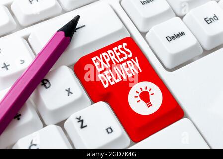 Schreiben mit Text Express Delivery. Wort zur Beschleunigung der Verteilung von Waren und Dienstleistungen durch Eingabe von Produkttitel und Beschreibungen Stockfoto