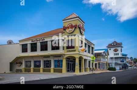 Grand Cayman, Cayman Islands, Juli 2020, Blick auf das Hard Rock Café in George Town Stockfoto