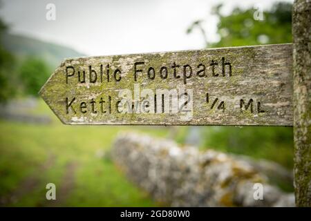 Wegweiser in der Nähe von Kettlewell, Yorkshire Dales National Park, Großbritannien Stockfoto