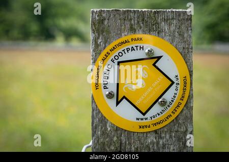 Wegweiser in der Nähe von Kettlewell, Yorkshire Dales National Park, Großbritannien Stockfoto