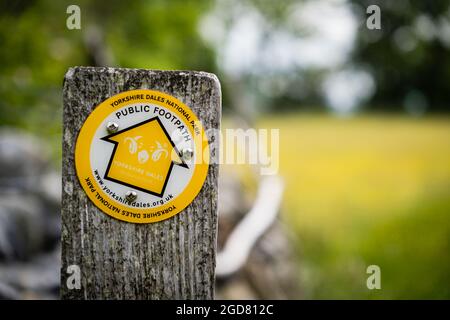 Wegweiser in der Nähe von Kettlewell, Yorkshire Dales National Park, Großbritannien Stockfoto