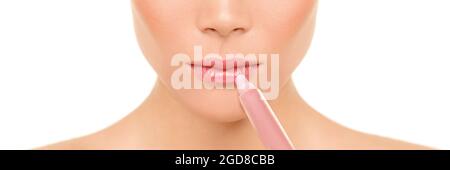 Lips Banner Schönheit Frau Anwendung Lipgloss Feuchtigkeitscreme Balsam Panorama Stockfoto