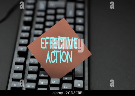 Inspiration zeigt Zeichen effektive Aktion. Schaufenster für Unternehmen, die den beabsichtigten Zweck oder das erwartete Ergebnis erstellen und wichtige Daten online sammeln Stockfoto