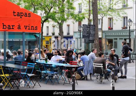 FRANKREICH, PARIS (75) 10. ARRONDISSEMENT, BAR-RESTAURANT AM PLACE SAINTE-MARTHE Stockfoto