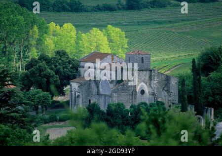 FRANKREICH. CHARENTE (16) WEINGARTEN COGNAC. CHAMPAGNER CHARENTAISE. DIE RÖMISCHE KIRCHE DES DORFES BOUTEVILLE Stockfoto