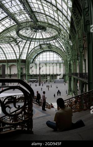 FRANKREICH. PARIS (75) 8 TH ARR. KIRCHENSCHIFF DES GRAND PALAIS. MONUMENTA 2008 AUSSTELLUNG VON RICHARD SERRA Stockfoto