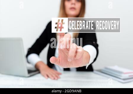 Konzeptionelle Bildunterschrift feiert Erholung. Business Approach Recovery-Programm für alle, die mit Verletzungen oder Schmerzen zu kämpfen haben, Assistentenanweisung und Stockfoto