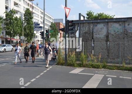 Die Berliner Mauer an der Niederkirchnerstraße in Mitte, Berlin, Deutschland - 24. Juli 2021. Stockfoto