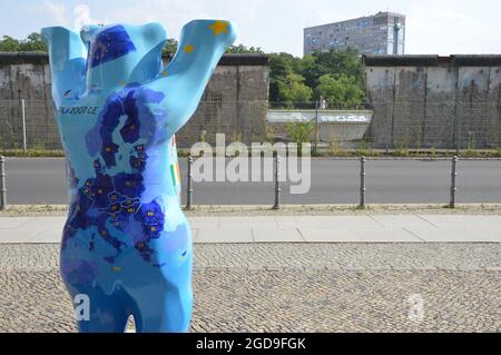 Die Berliner Mauer an der Niederkirchnerstraße in Mitte, Berlin, Deutschland - 24. Juli 2021. Stockfoto