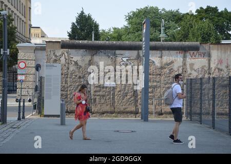 Die Berliner Mauer an der Niederkirchnerstraße in Mitte, Berlin, Deutschland - 24. Juli 2021. Stockfoto