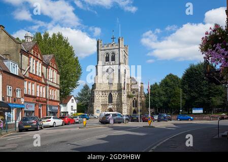 Highbridge Street und die Abteikirche in Waltham Abbey, Essex, Südengland Stockfoto