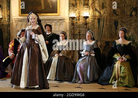 Katharina von Aragon. Living History aus der Vergangenheit präsentieren „ein Publikum mit König Henry VIII“, Berkeley Castle, Gloucestershire, England, Großbritannien, Europa Stockfoto