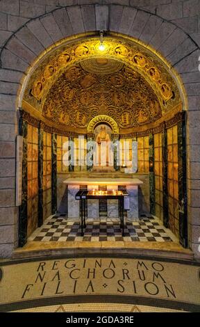 Jerusalem, Israel - 13. Oktober 2017: Seitenwände Apsis Kapelle in der Benediktiner-Abtei Dormition auf dem Berg Zion, in der Nähe von Zion Tor vor Mauern Stockfoto