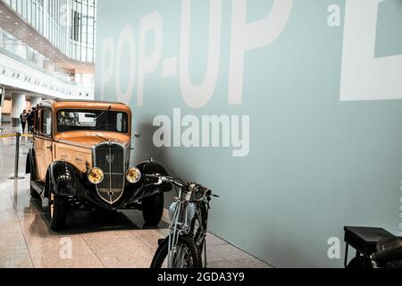 4. Juni 2019, Moskau, Russland: Seitenansicht des französischen Peugeot 201 BR 1933. Klassische Retro-Autos der 1920er Jahre. Stockfoto