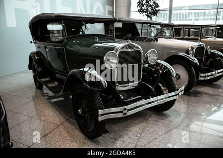 4. Juni 2019, Moskau, Russland: Seitenansicht des amerikanischen Autos Ford A Phaeton 1929. Klassische Retro-Autos der 1920er Jahre. Stockfoto