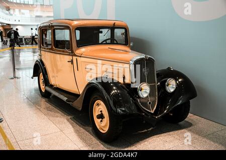 4. Juni 2019, Moskau, Russland: Seitenansicht des französischen Peugeot 201 BR 1933. Klassische Retro-Autos der 1920er Jahre. Stockfoto