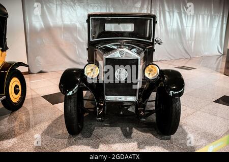 4. Juni 2019, Moskau, Russland: Frontansicht des französischen Autos Mathis Type MY 1927. Klassische Retro-Autos der 1920er Jahre. Stockfoto