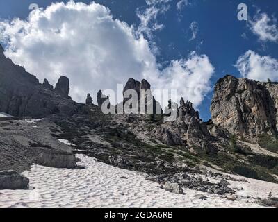 Wunderschöne Berglandschaft in den dolomiten bei cortina d ampezzo. Urlaub in den dolomiten in tirol. Fernweh Stockfoto