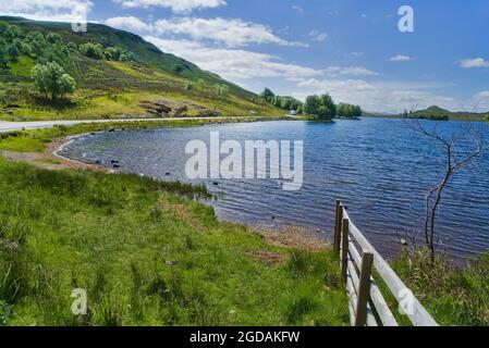 Wunderschönes Loch Tarff, B862, in der Nähe von Fort Augustus, auf der geheimen Südseite von loch Ness, Tourist, Wandern, Besucher, Wandern, Ruhig, unentdecktes, südliches, Loc Stockfoto