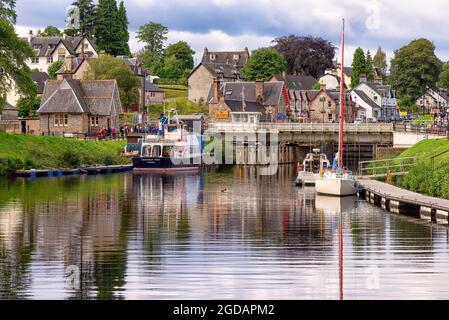 Fort Augustus, Vereinigtes Königreich - 19. August 2014: Der Caledonische Kanal am See von Loch Ness. Der Kanal verbindet die schottische Ostküste bei Inverness Stockfoto