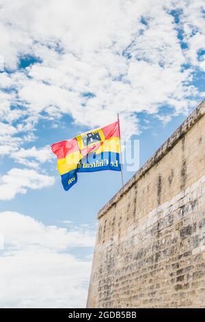 Flagge der Château d'Oléron am Hafen der Château d'Oléron auf der Insel Oléron in Frankreich Stockfoto