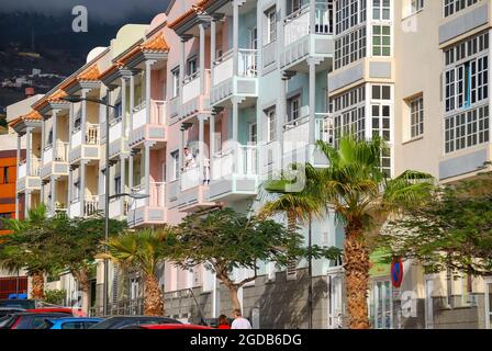 Moderne Apartments mit Balkon, Candelaria, Santa Cruz de Teneriffa, Teneriffa, Kanarische Inseln, Spanien Stockfoto