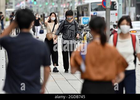 Tokio, Japan. August 2021. Impressionen aus Tokio. Straßenszene in Tokio, Menschen, Personen mit Gesichtsmaske, Maske. Kredit: dpa/Alamy Live Nachrichten Stockfoto