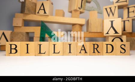Billard wurden aus Holzwürfeln hergestellt. Sport und die Olympischen Spiele. Nahaufnahme. Stockfoto
