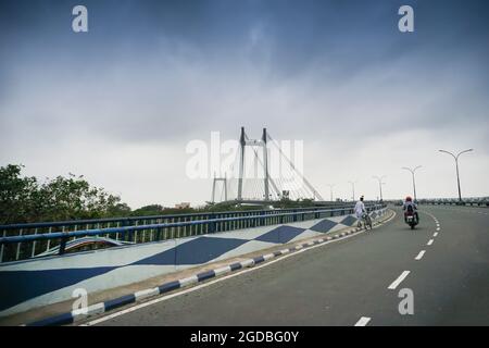Vidyasagar Setu (Brücke) über den Fluss Ganges, bekannt als 2. Hooghly-Brücke in Kalkutta, Westbengalen, Indien. Verbindet Howrah und Kalkutta, zwei große Städte von We Stockfoto