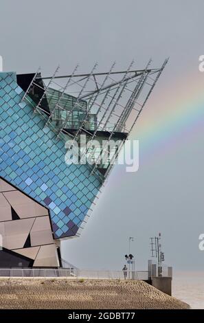 Moderne Architektur Großbritannien; The Deep Aquarium, ein modernes Gebäude im Hafen, Kingston upon Hull, Yorkshire Großbritannien Stockfoto