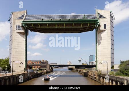 River Hull Tidal Surge Barrier, Hochwasserschutztor am River Hull zur Verteidigung von Überschwemmungen aufgrund des Klimawandels und der globalen Erwärmung, Hull, Yorkshire UK Stockfoto