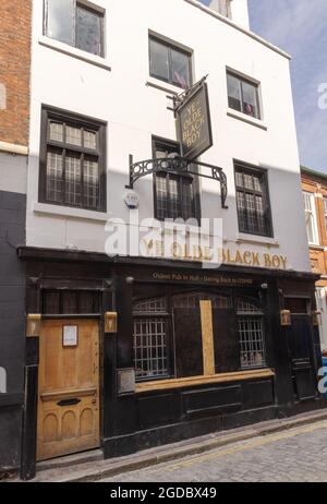 Ye Olde Black Boy Pub, Hull, Yorkshire, Großbritannien. Die älteste Kneipe in Hull, gegründet 1729. Beispiel für englische Pubs aus dem 128. Jahrhundert Stockfoto