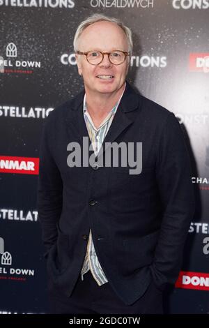 Jason Watkins kommt vor einer Aufführung von Constellations im Vaudeville Theatre in London an. Bilddatum: Donnerstag, 12. August 2021. Stockfoto