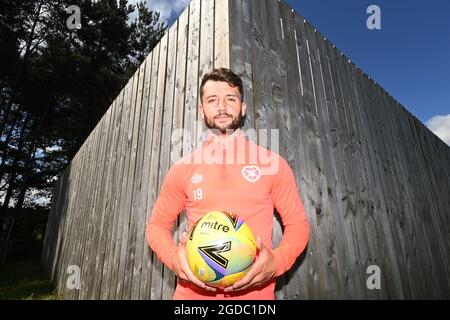 Montag, 15. August 2021 Oriam Sports Centre Edinburgh, Schottland, Vereinigtes Königreich 10. Aug-21 Hearts Craig Halkett Pressekonferenz für Sonntage Premier Sports Cup Spiel gegen Celtic . Kredit: eric mccowat/Alamy Live Nachrichten Stockfoto