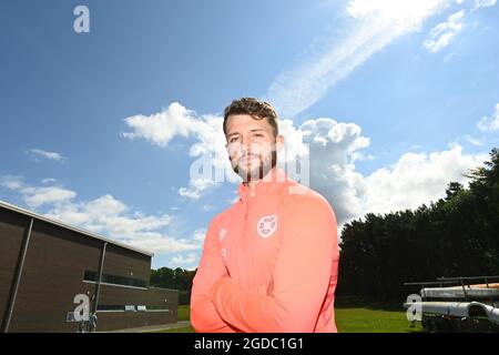 Montag, 15. August 2021 Oriam Sports Centre Edinburgh, Schottland, Vereinigtes Königreich 10. Aug-21 Hearts Craig Halkett Pressekonferenz für Sonntage Premier Sports Cup Spiel gegen Celtic . Kredit: eric mccowat/Alamy Live Nachrichten Stockfoto