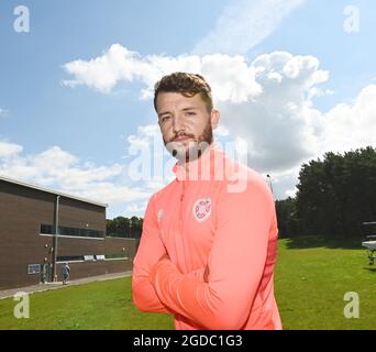 Montag, 15. August 2021 Oriam Sports Centre Edinburgh, Schottland, Vereinigtes Königreich 10. Aug-21 Hearts Craig Halkett Pressekonferenz für Sonntage Premier Sports Cup Spiel gegen Celtic . Kredit: eric mccowat/Alamy Live Nachrichten Stockfoto