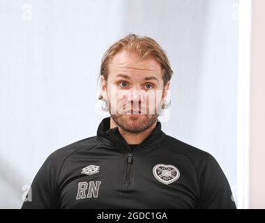 Montag, 15. August 2021 Oriam Sports Centre Edinburgh, Schottland, Großbritannien 10. Aug-21 Hearts Manager Robbie Neilson Pressekonferenz für Sonntage Premier Sports Cup Spiel gegen Celtic . Kredit: eric mccowat/Alamy Live Nachrichten Stockfoto