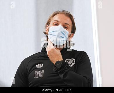 Montag, 15. August 2021 Oriam Sports Centre Edinburgh, Schottland, Großbritannien 10. Aug-21 Hearts Manager Robbie Neilson Pressekonferenz für Sonntage Premier Sports Cup Spiel gegen Celtic . Kredit: eric mccowat/Alamy Live Nachrichten Stockfoto